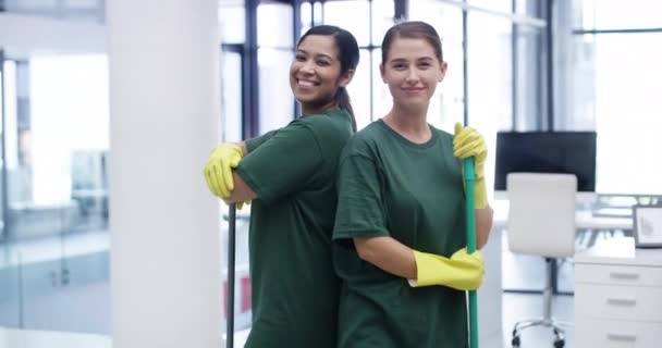 Mujeres Oficina Limpieza Retrato Con Fregona Servicio Feliz Por Trabajo — Vídeos de Stock