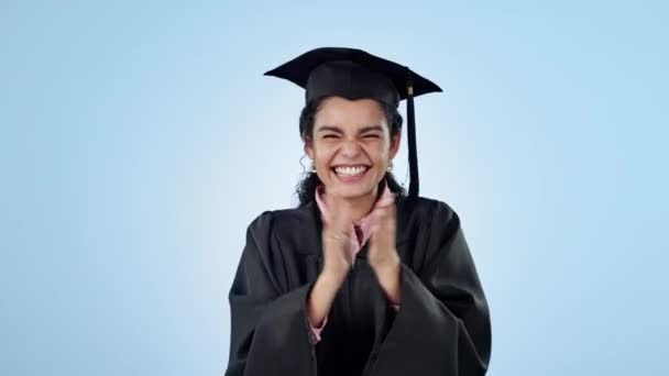 Absolvent Gól Nebo Žena Studiu Nadšení Dosaženého Vzdělání Vysokoškolského Nebo — Stock video