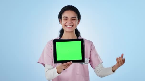 Lekarz Kobieta Tabletka Zielony Ekran Prezentacji Opieki Zdrowotnej Informacji Lub — Wideo stockowe