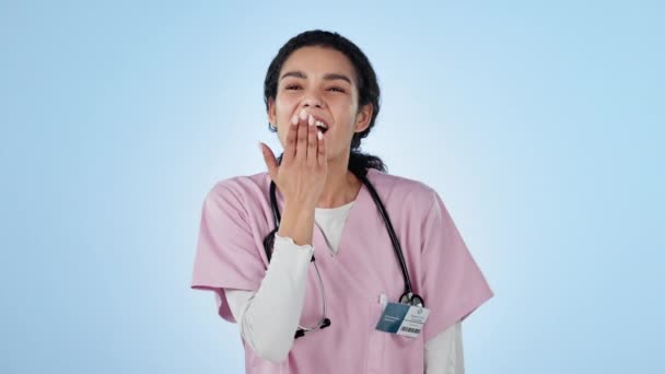 Gesundheitswesen Studio Und Krankenschwester Mit Kuss Pflege Und Freundlichkeit Gesundheit — Stockvideo