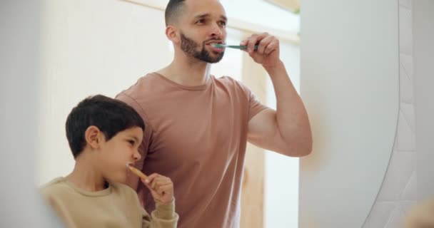 Dental Espelho Pai Com Criança Escovando Dentes Banheiro Com Amor — Vídeo de Stock