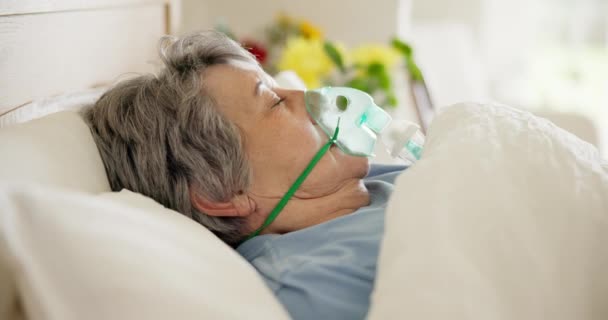 Nemocní Žena Kyslík Pro Dýchání Nemocniční Posteli Zdravotní Problém Nebo — Stock video