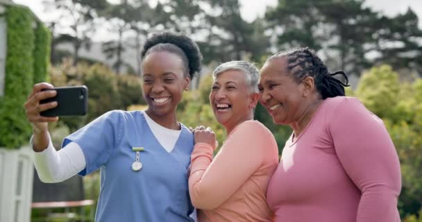 Медсестра Селфі Або Щасливі Зрілі Жінки Пацієнти Або Люди Розміщують — стокове відео