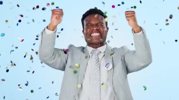 商业黑人 成功和庆祝 在工作室背景下的胜利 晋升或投票 快乐的非洲商人笑着为胜利 选举或成就而胜利 — 图库视频影像