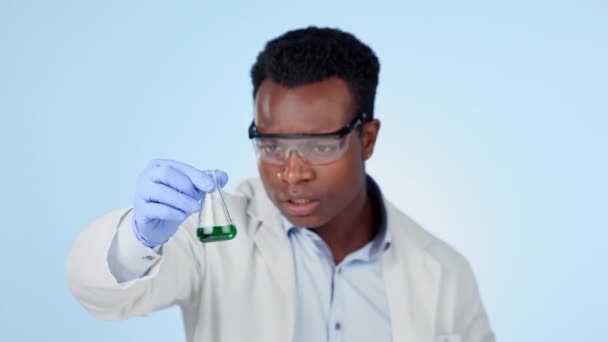 Cientista Homem Líquido Estúdio Para Química Pesquisa Médica Solução Medicina — Vídeo de Stock
