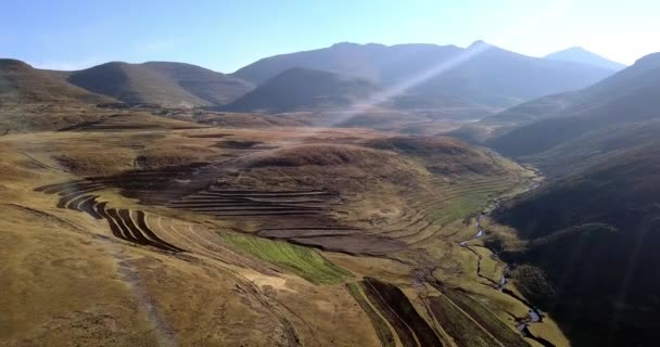 Aérea Drone Montaña Por Valle Para Viajes Texturas Paisajísticas Trekking — Vídeos de Stock