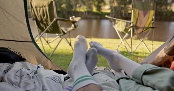 Acampar Tienda Pies Pareja Con Amor Romance Vínculo Descansar Relajarse — Vídeos de Stock