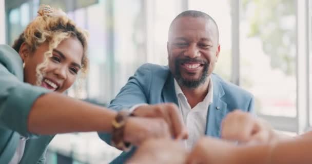 Деловые Люди Хлопающие Кулаками Офисные Встречи Сотрудничество Команде Успех Финансового — стоковое видео