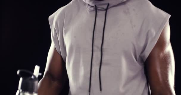 Studio Man Atleet Drinken Water Pauze Inspanning Training Fitness Training — Stockvideo