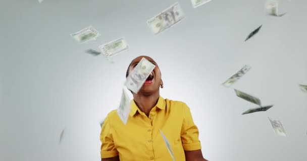 Деньги Дождь Вау Празднование Танец Черной Женщины Студии Инвестициями Успехом — стоковое видео