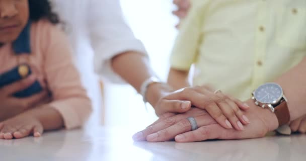 Familie Hand Hand Und Vertrauen Unterstützung Liebe Oder Fürsorge Für — Stockvideo