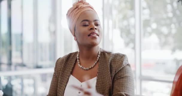 Dünyası Siyahi Kadın Lider Takım Personel Yaratıcı Beyin Fırtınalarıyla Sohbet — Stok video