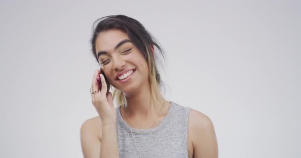 Mujer Cara Risa Estudio Para Llamadas Telefónicas Contactos Noticias Divertidas — Vídeos de Stock