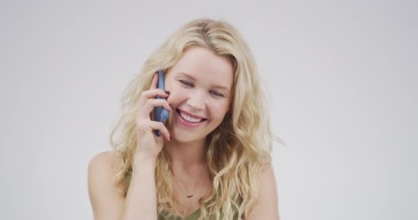 Женщина Лицо Улыбка Студии Телефонного Звонка Контакта Аудио Связи Сплетнями — стоковое видео