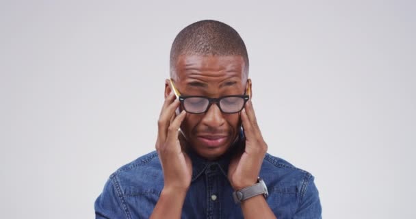 Hombre Negro Dolor Cabeza Cara Dolor Estudio Para Estrés Vértigo — Vídeos de Stock