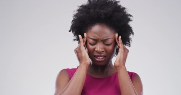 Dolor Cabeza Cara Estudio Mujer Negra Abrumada Con Síntomas Trastorno — Vídeos de Stock