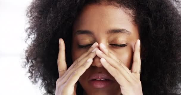 Mulher Empregado Dor Cabeça Tensão Escritório Burnout Vertigem Dor Nevoeiro — Vídeo de Stock