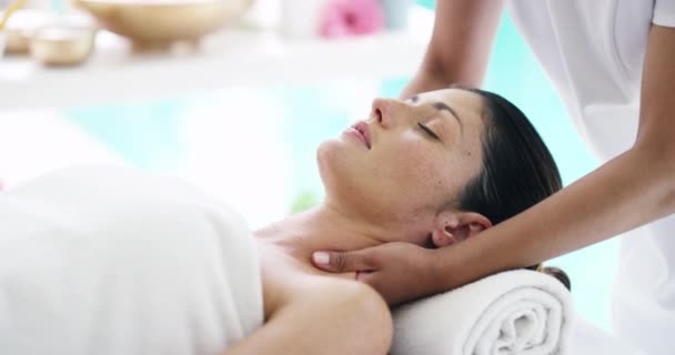 Donna Massaggiatrice Terapista Rilassarsi Collo Spa Fisioterapia Trattamento Sollievo Dallo — Video Stock