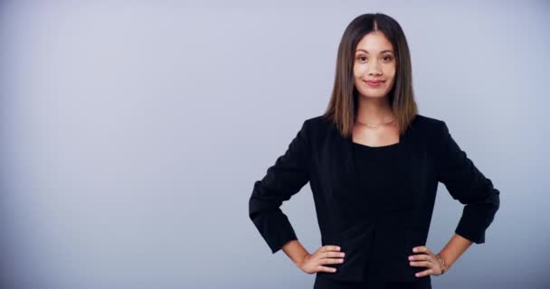 Studio Bonheur Femme Pointent Vers Offre Professionnelle Annonce Affaires Les — Video