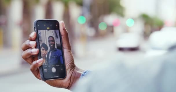 Città Selfie Mano Coppia Telefono Memoria Connessione Amorosa Social Media — Video Stock