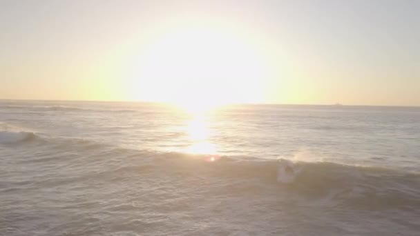 Солнечный Свет Серфинг Закат Волнами Открытый Воздух Природа Беспилотными Летательными — стоковое видео