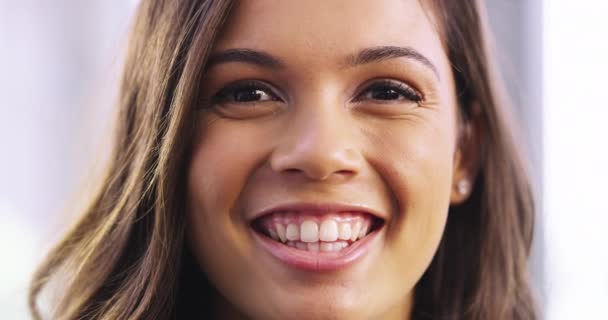 Glückliche Frau Gesicht Oder Zähne Mit Lächeln Für Zahnreinigung Gesundheitshygiene — Stockvideo