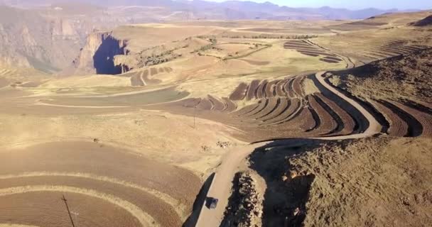 Estrada Montanha Carro Campo Drone Com Ambiente Natural Caminho Paisagem — Vídeo de Stock