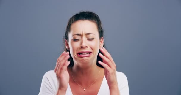 Sedih Menangis Dan Wanita Muda Studio Dengan Marah Khawatir Dan — Stok Video