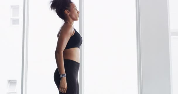 Frau Beinsprung Und Workout Für Fitness Fitnessstudio Kräftiges Core Und — Stockvideo