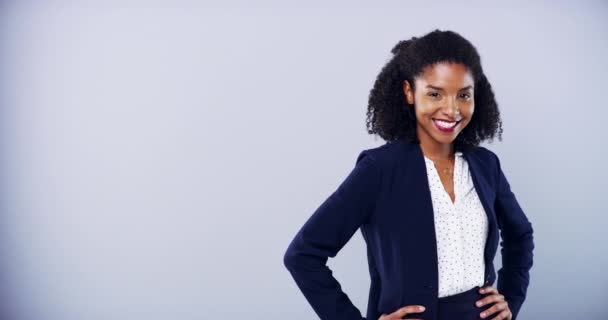 Felicidad Brazos Cruzados Señalando Mujer Negra Consultor Profesional Gesto Agente — Vídeos de Stock