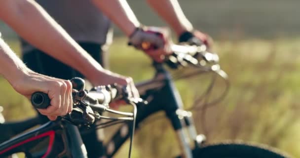 Руки Люди Велосипед Природі Фізичних Вправ Тренувань Або Тренувань Відкритому — стокове відео