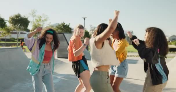 Γιορτή Πάρκο Χαρούμενους Ανθρώπους Που Χορεύουν Μόδα Hip Hop Δροσερό — Αρχείο Βίντεο