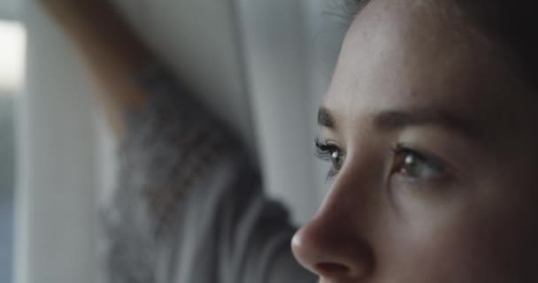 Kvinna Ögon Med Tänkande Eller Reflektion Över Livet Dröm Eller — Stockvideo