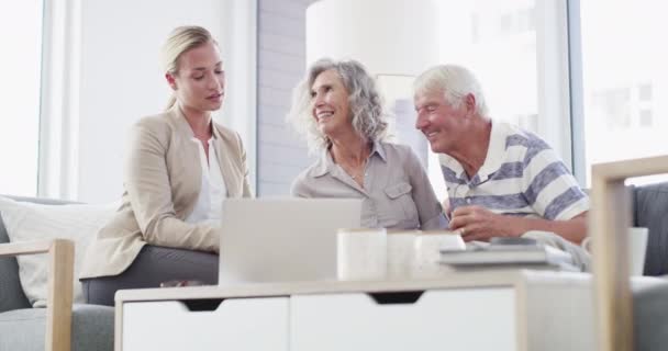 Financial Advisor Laptop Senior Couple Home Mortgage Insurance Budget Advice — Stock Video