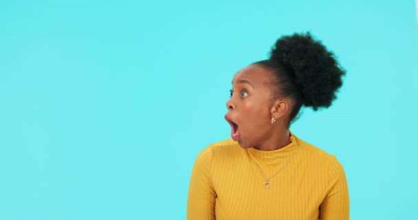 Wow Mockup Face Black Woman Blue Background Retail Deal Promotion — Stock Video