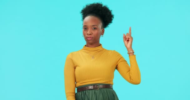 Bravo Mauvaise Critique Comparaison Avec Une Femme Noire Sur Fond — Video
