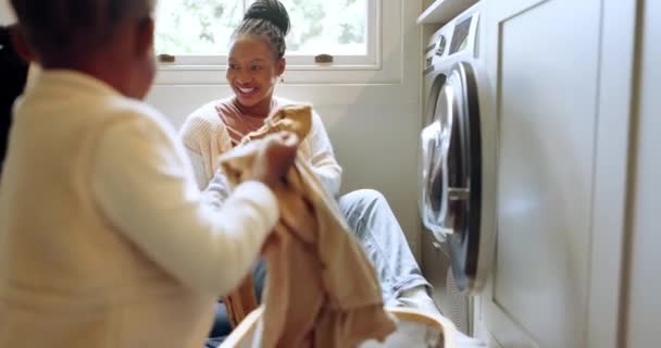 Laundry Children Helping Mother Home Family Cleaning Together Learning Support — Stock Video
