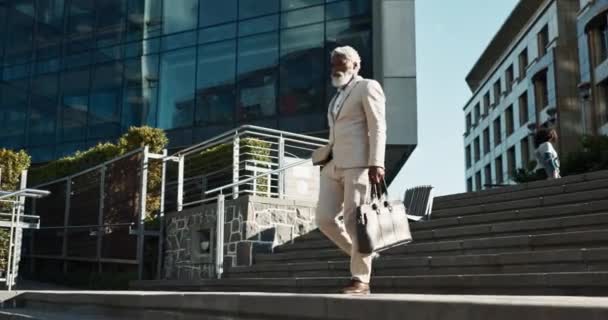 Geschäft Treppe Und Outdoor Mit Senior Mann Fuß Und Mitarbeiter — Stockvideo
