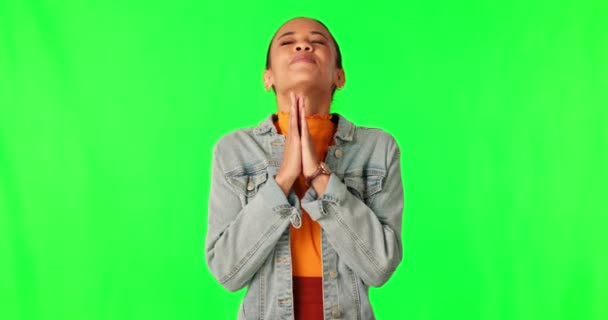 Modlitwa Życzenie Kobieta Zielonym Ekranie Nadzieją Dłońmi Razem Tle Studia — Wideo stockowe