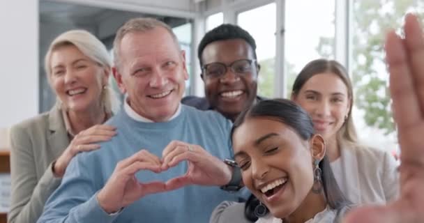 Gente Negocios Equipo Autofoto Divertida Con Risa Signo Paz Corazón — Vídeo de stock