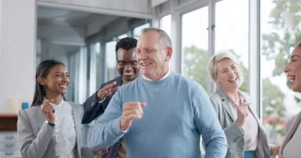 Feliz Trabajo Equipo Gente Negocios Danza Oficina Para Celebrar Éxito — Vídeo de stock