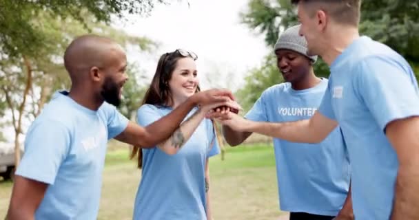 Люди Руки Разом Різноманітність Волонтерській Команді Працюють Екологічно Дружнього Середовища — стокове відео