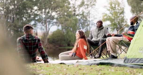 Natureza Conversa Amigos Acampar Junto Lago Para Aventura Viagem Viagem — Vídeo de Stock