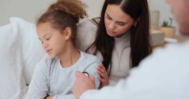 Kind Angst Und Arzt Zur Untersuchung Hause Für Gesundheit Medizinische — Stockvideo