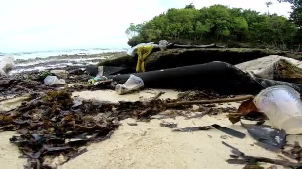 Plasty Odpad Znečištění Pláži Nebo Písku Oceánu Indonéském Životním Prostředí — Stock video