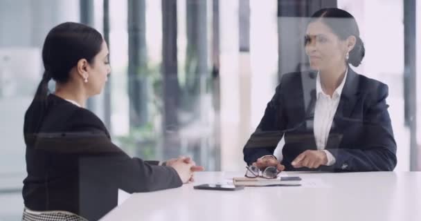 Handshake Assinatura Mulheres Negócios Contrato Parceria Documentos Legais Reunião Papelada — Vídeo de Stock