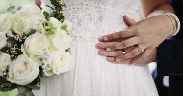 Hände Paar Und Ring Für Ehe Liebe Und Partnerschaft Oder — Stockvideo