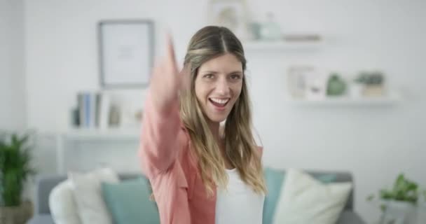 Mujer Feliz Cara Apuntando Usted Para Elección Selección Recoger Sala — Vídeo de stock