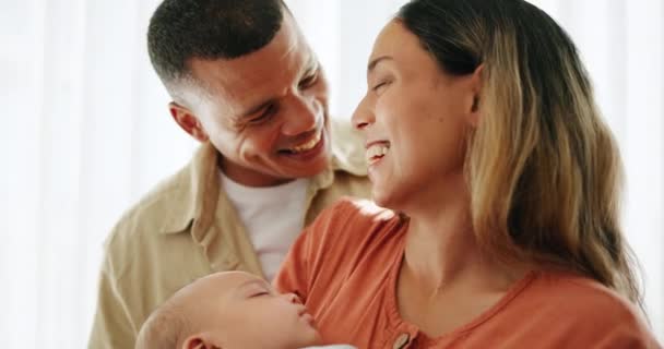Casa Mãe Pai Com Bebê Amor Família Com Desenvolvimento Puericultura — Vídeo de Stock