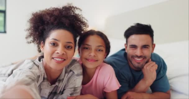 Twarz Szczęśliwy Rodzinny Selfie Sypialni Miłość Opieka Nawiązywanie Więzi Relaks — Wideo stockowe